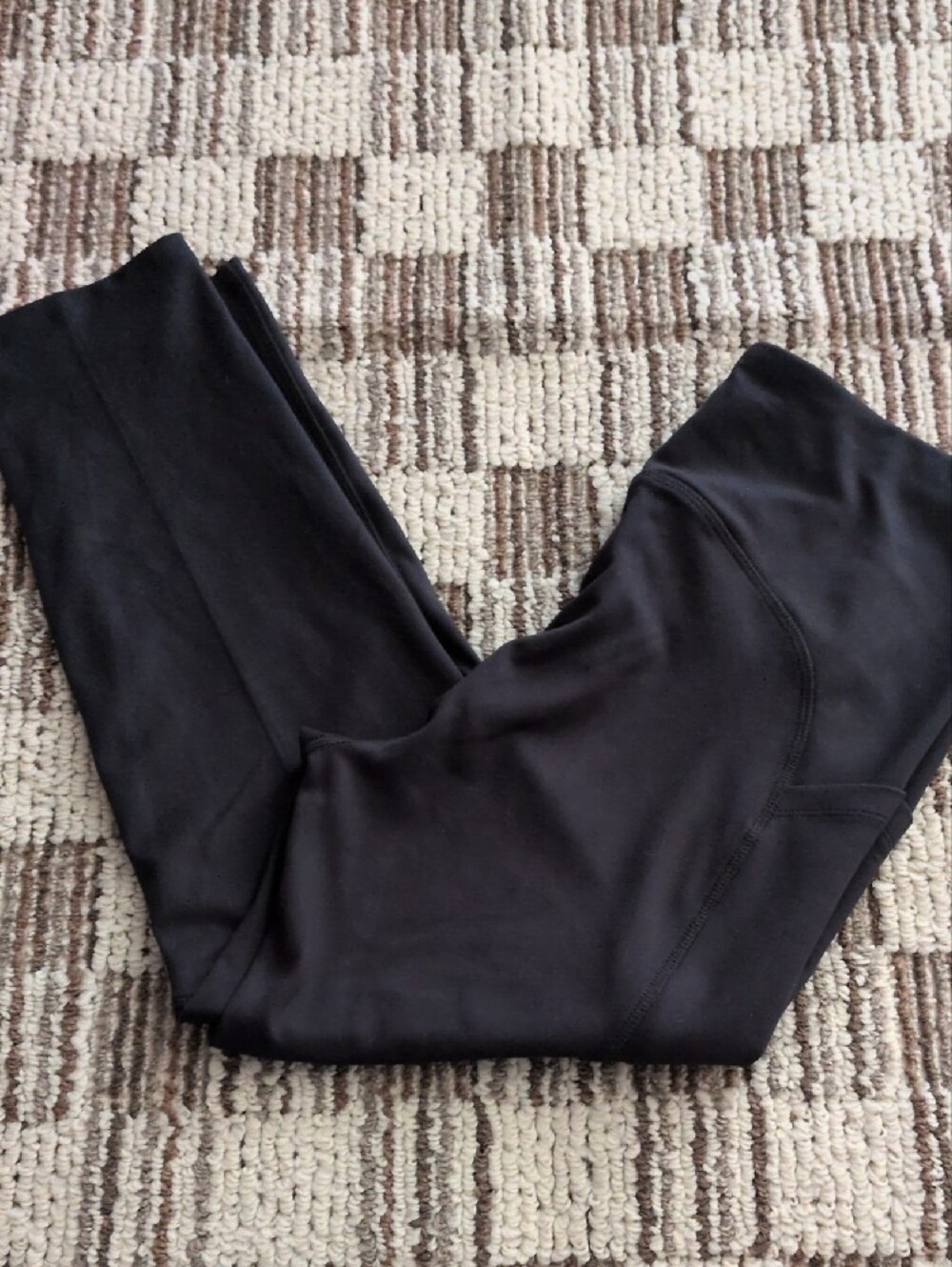 Marika Black Capri Leggings with Wide Waistband And Cell Phone Pocket 🖤🖤🖤🖤 - Picture 11 of 12